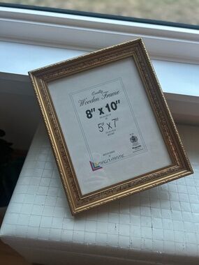 Classic Gold Ornate Wooden Picture Frame - 8" x 10"